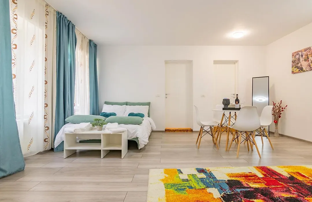 Republicii Quiet Courtyard Apartment-1